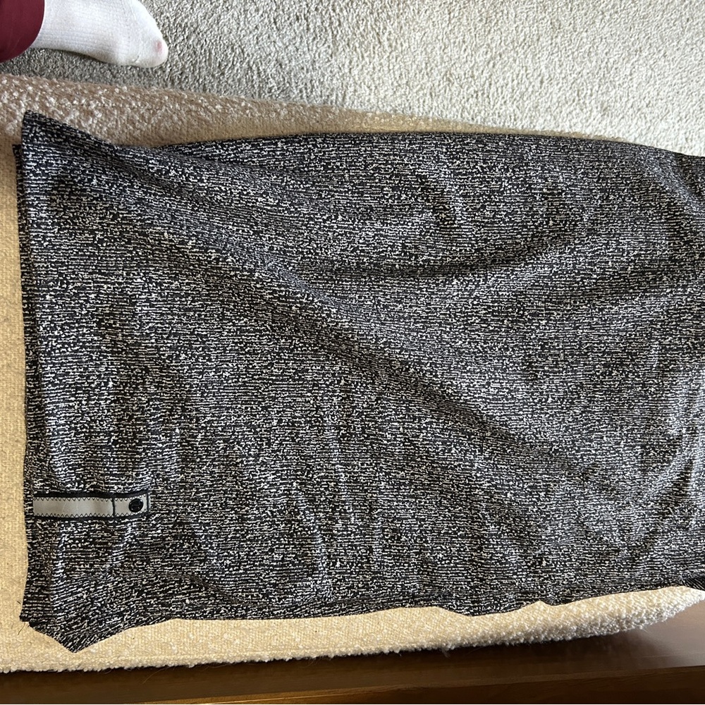 Lululemon Black and White speckled scarf